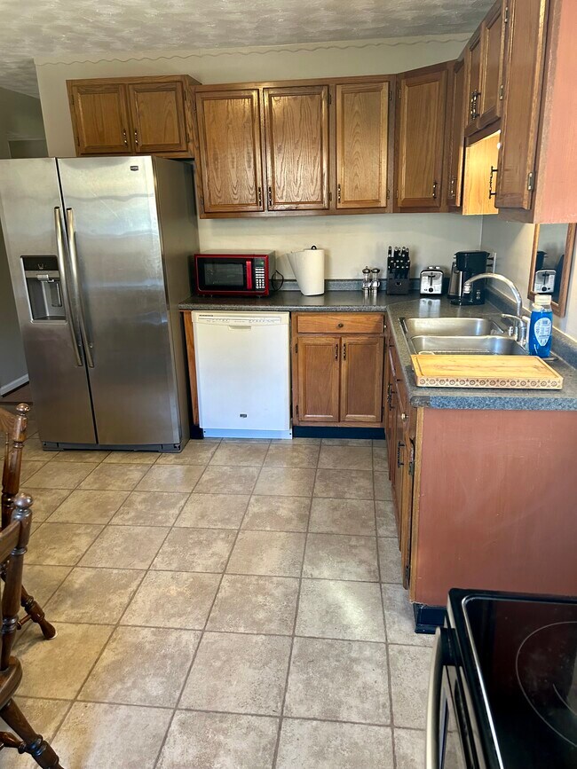 Full Kitchen - 12374 Roselawn Ln