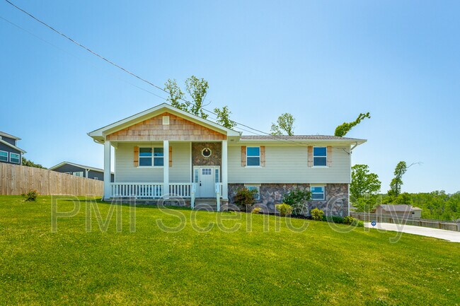 Building Photo - 8128 Fallen Maple Dr