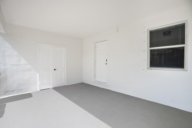 Building Photo - 401 42nd St