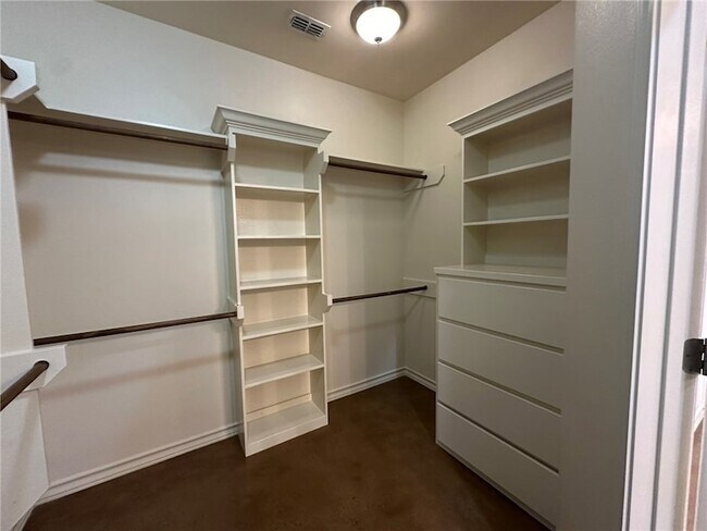Building Photo - 106 Chiman Cir