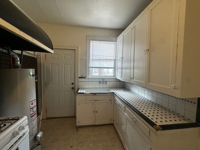 Building Photo - 547 Wilkinson St