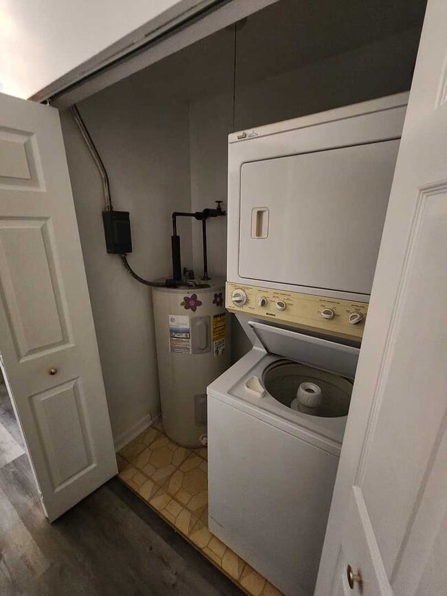 Building Photo - 1781 Algonquin Rd