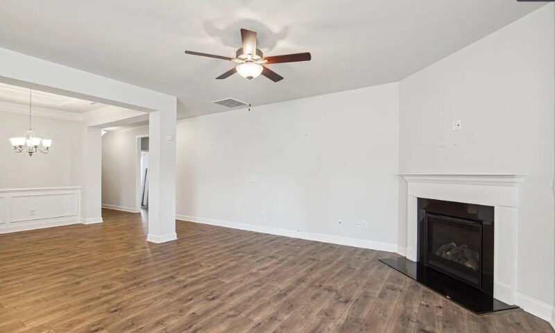 Building Photo - 112 Boomer St