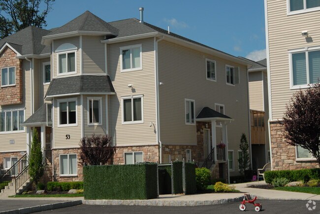 Building Photo - Bluefield Gardens Condominiums