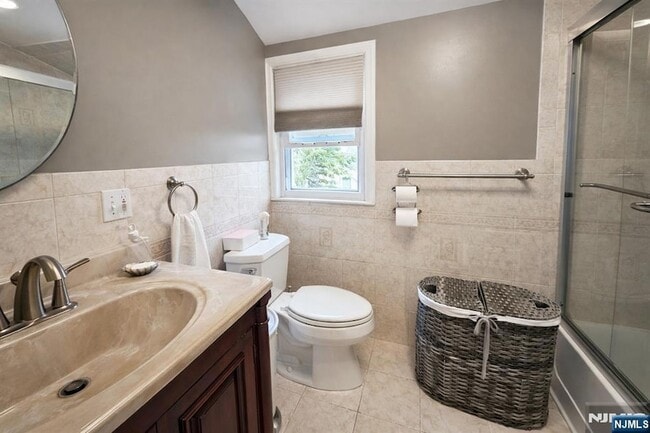 Building Photo - 103 E Cedar Ln