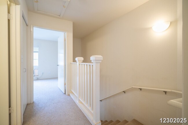 Building Photo - 2 Bd, 2.5 Ba, 2Pkg Pet Friendly  Village on the Green $2700