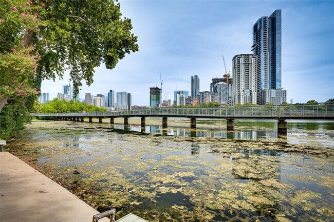 Building Photo - 500 E Riverside Dr