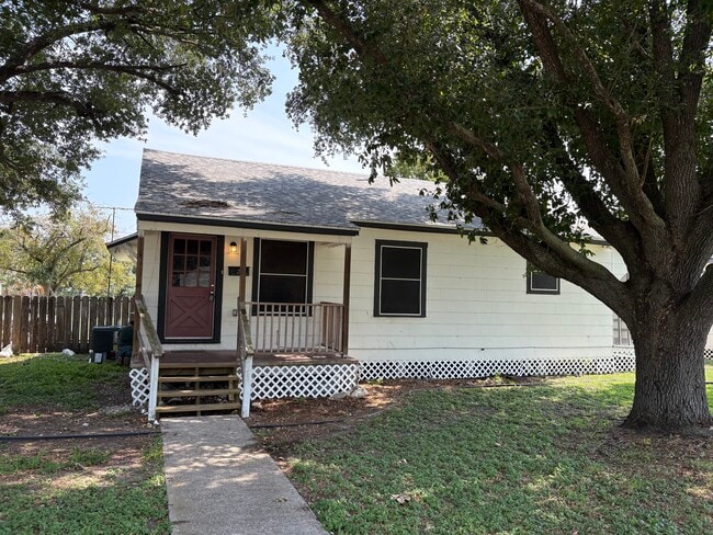 Building Photo - 907 N Lantana Dr