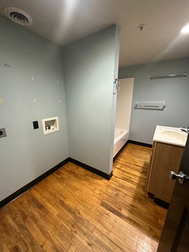 Building Photo - Founders Park Lofts