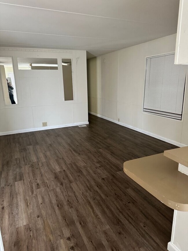 Building Photo - Charming  2 bedroom mobile