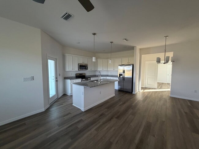 Building Photo - 16077 Badalona Dr