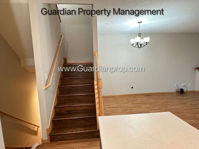 Building Photo - Maple Grove Town Home, 2 Car Garage, W/D, Balcony, Dishwasher, Avail June/July