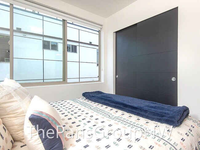 Building Photo - Stunning Mod 3BR+Den, 3.5BA Townhome * XL Roof Deck *A/C ++