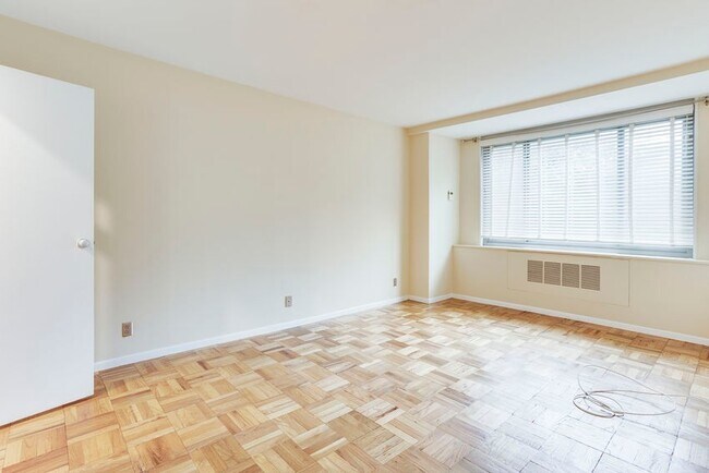 Building Photo - 4200 Cathedral Ave NW