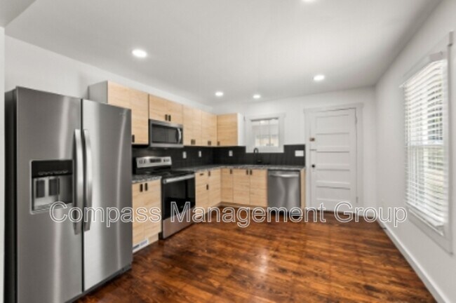 Building Photo - 3201 Davenport Rd