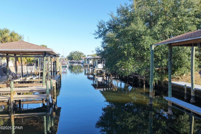 Building Photo - 205 Sunset Ln