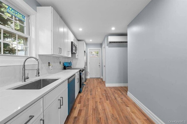 Building Photo - 2118 Quimby Ave