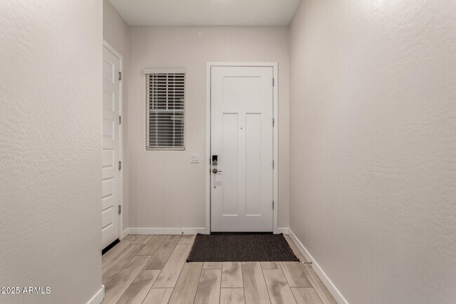 Building Photo - 941 W Treasure Trl