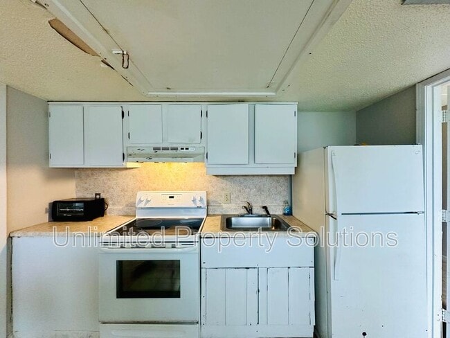 Building Photo - 454 Racine Dr