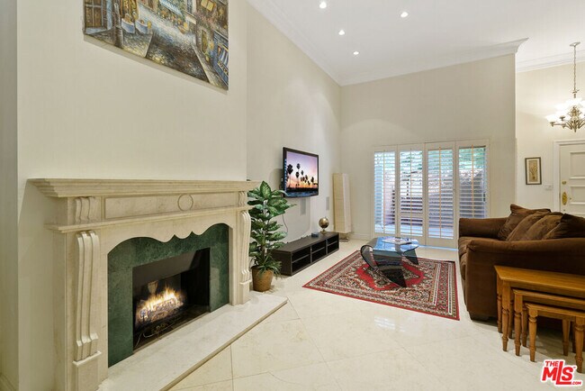 Building Photo - 1131 Alta Loma Rd