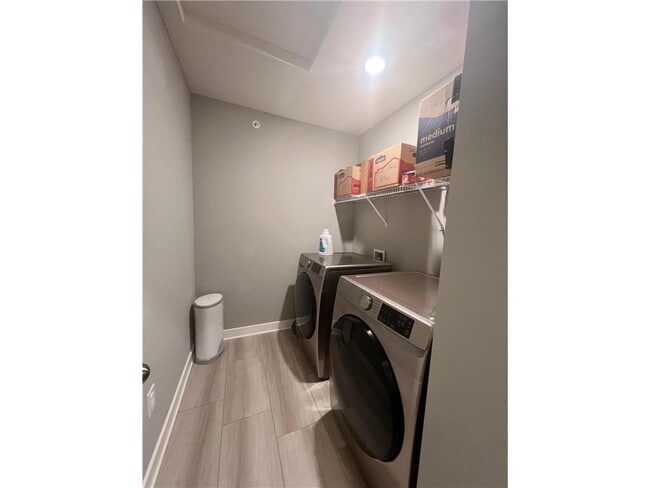 Building Photo - 7262 Zircon Ct N
