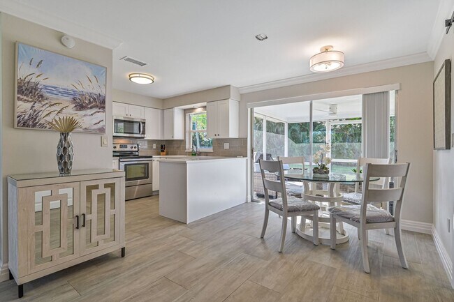 Building Photo - ** Charming Villa in Bonita Springs ~ Completely Renovated ~ Furnished ~ 1 Car Garage **