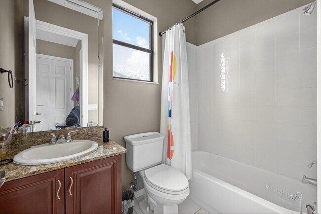 Building Photo - 3501 Collonade Dr