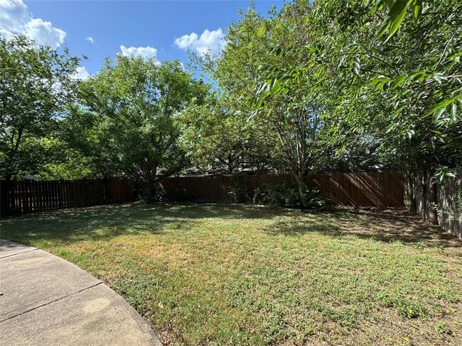 Building Photo - 2305 Darnell Dr