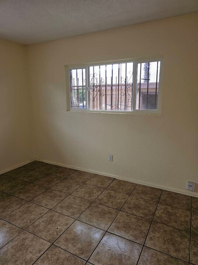 Building Photo - 1111-1117 W 91st St