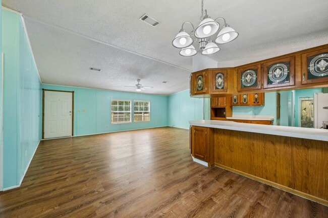 Building Photo - Spacious 3/2 Home on Nearly an Acre in Fer...
