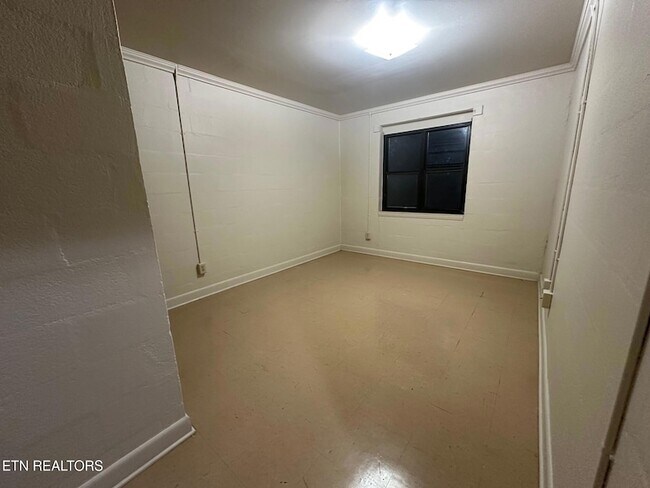 Building Photo - 706 Jay St