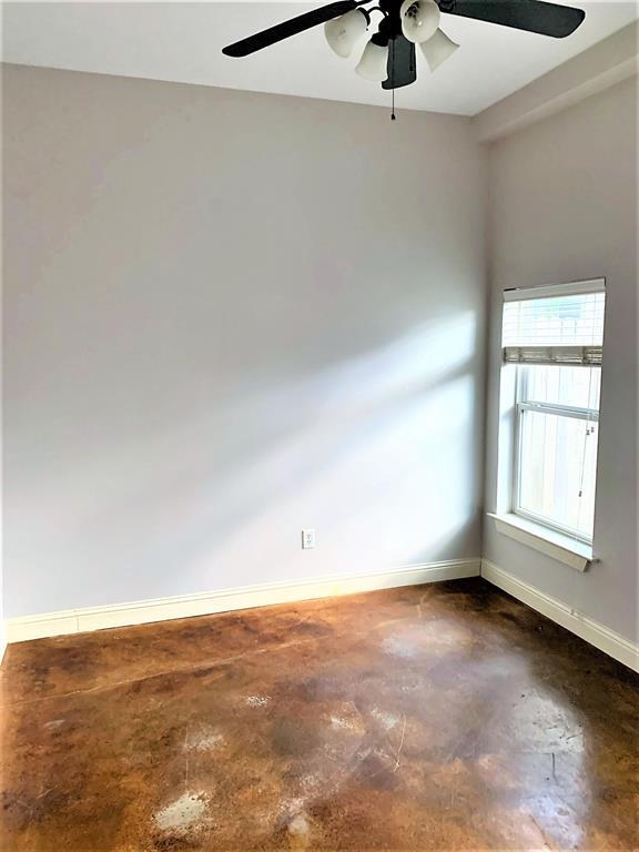 Building Photo - 1811 S Ervay St