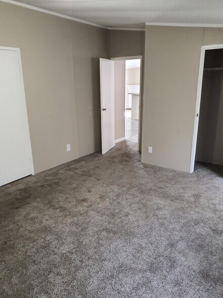 Building Photo - 9211 Gleneagle Dr