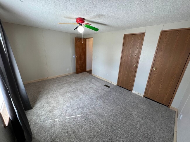 Building Photo - 2 Bedroom 2 Bath Updated Mobile Home in Cliffview Mobile Home Park. Very well kept-up area.