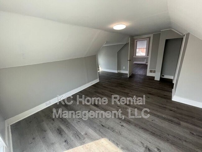 Building Photo - 810 S Hardy Ave