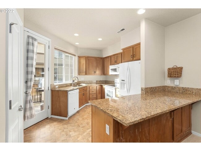 Building Photo - Available 2BD/2.5BATH Townhome in Desirabl...