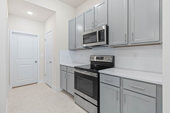 Building Photo - 11 Portia Ln