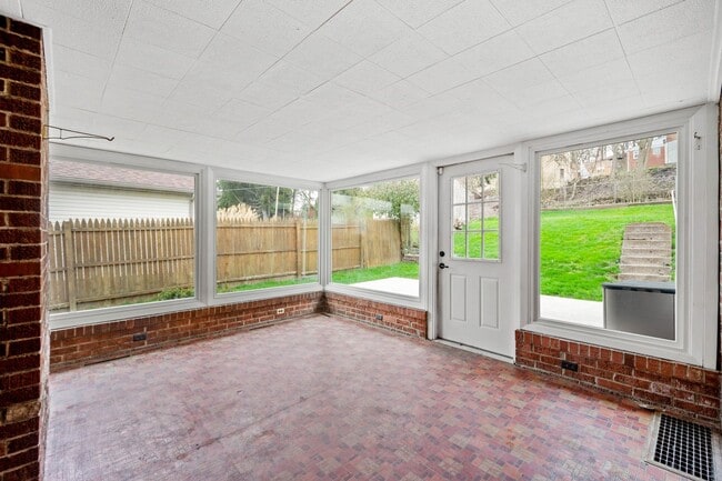 Building Photo - AVAILABLE JULY 1ST!! GORGEOUS 3 BED / 2 BATH HOME IN PENN HILLS!