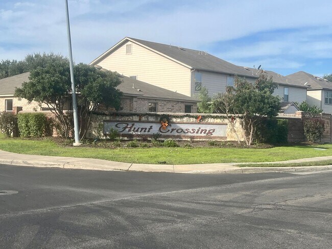 Building Photo - Large 3/2.5 ~ Conveniently located to JBSA Lackland and JBSA Kelly Field Annex ~ Move in Ready!