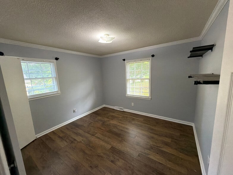 Building Photo - Room in House on Westfield St