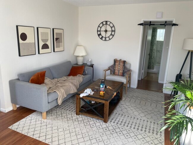 Living Room (with furniture) - 545 N Hoover St