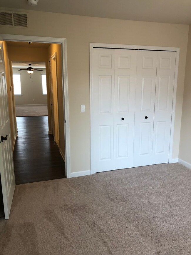 Building Photo - The Madison End Unit