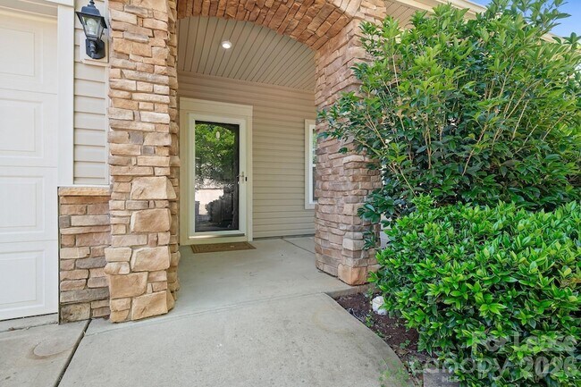 Building Photo - 2059 Blue Iris Dr