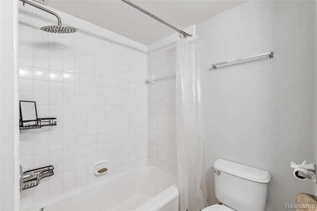 Building Photo - 15 E Kirby St