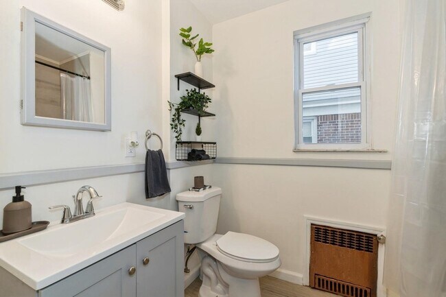 Building Photo - 41-43 Poe Avenue Unit First Floor