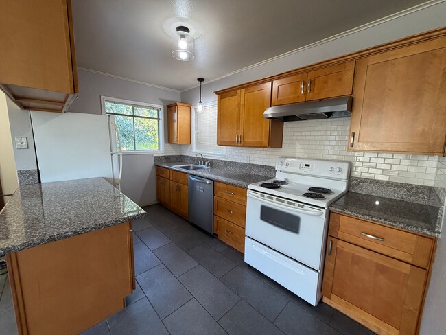 Building Photo - 1324 SW Levens St