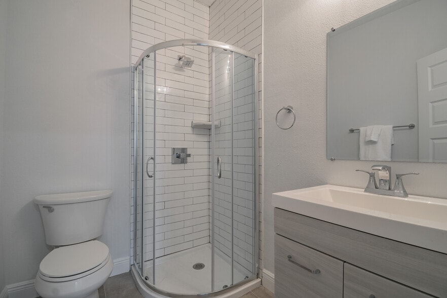 Building Photo - 486 9th Ave N