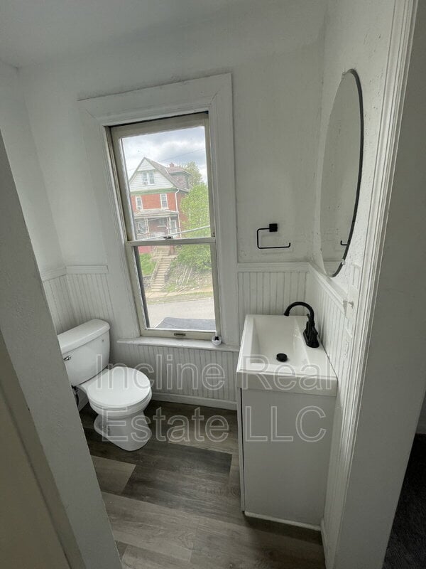 Building Photo - 561 2nd St