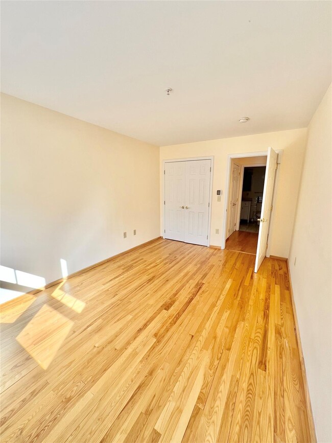 Building Photo - 309 Sutton Dr