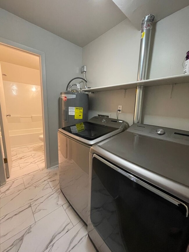 Building Photo - 607-609 Parker St